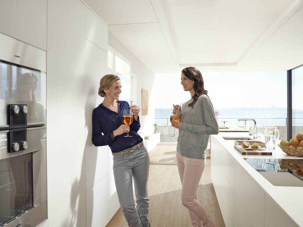 Blum SERVO-DRIVE bracket profile adapter vertical, lower/back + cover cap